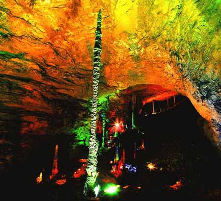 長沙出發(fā)到溶洞奇觀黃龍洞、天門山、玻璃棧道、鳳凰古城九景往返三日游