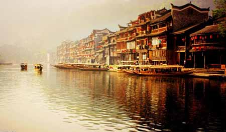 張家界國家森林公園、袁家界、天子山、大峽谷、玻璃橋、鳳凰古城兩晚三日游